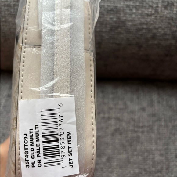 BNWT Authentic Michael Kors Crossbody Bag store purchased NOT outlet ! - Picture 7 of 10